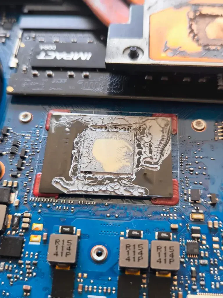 Grafický čip notebooku pred prepastovaním