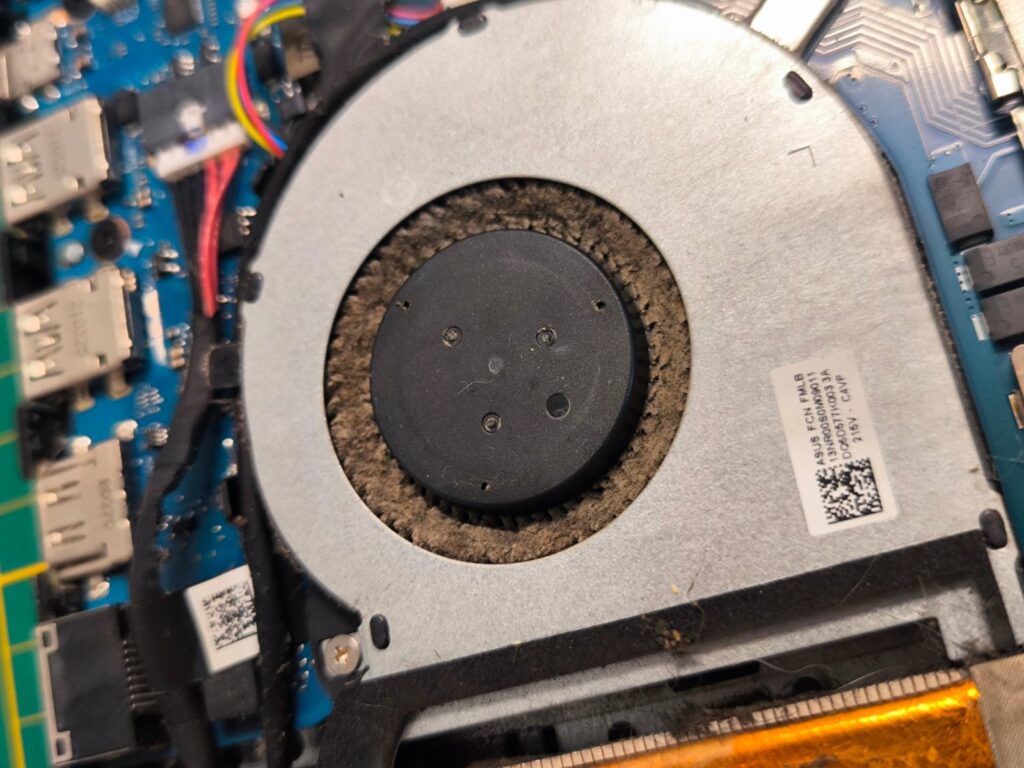 Prach vo ventilátore ASUS TUF F15