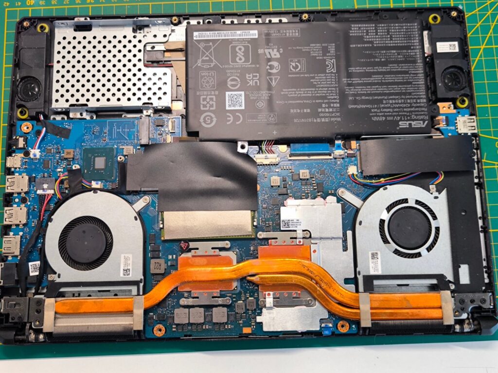 ASUS TUF Gaming F15 – výpadky Wi-Fi a prehrievanie, kompletné čistenie a nová pasta 1 ASUS TUF F15 po kompletnom vyčistení