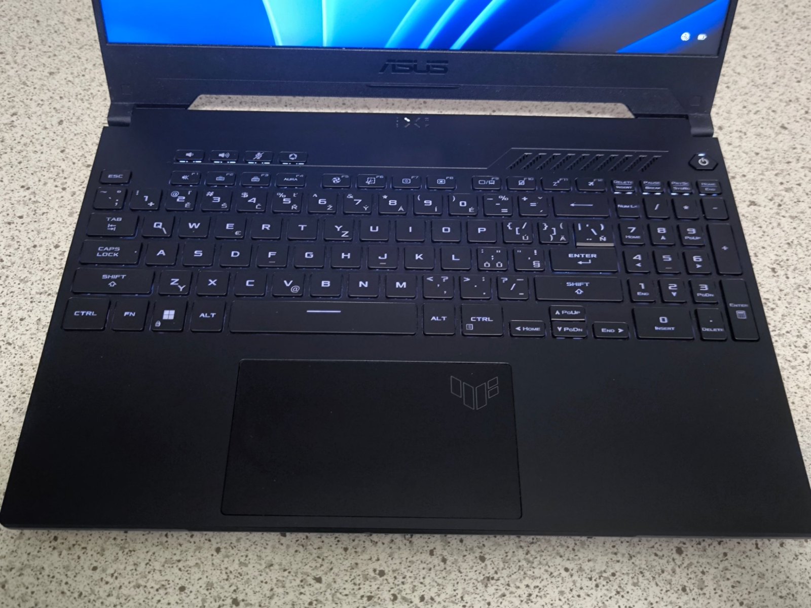 Výmena palmrestu a klávesnice – Asus TUF Gaming F15, Košice 1 Asus TUF Gaming po výmene palmrestu – nová klávesnica