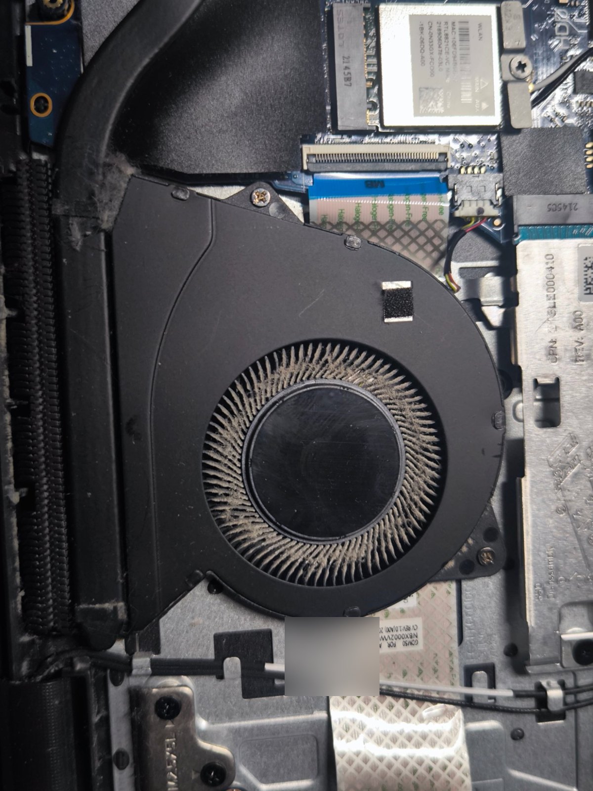 Dell Vostro 3515 – zanesený ventilátor a chladič