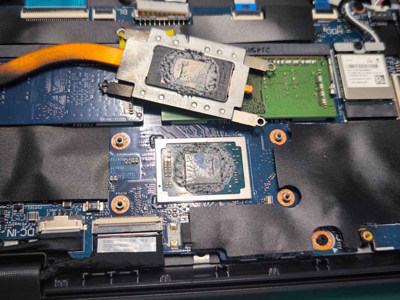 Dell Vostro 3515 – degradovaná stará pasta na procesore
