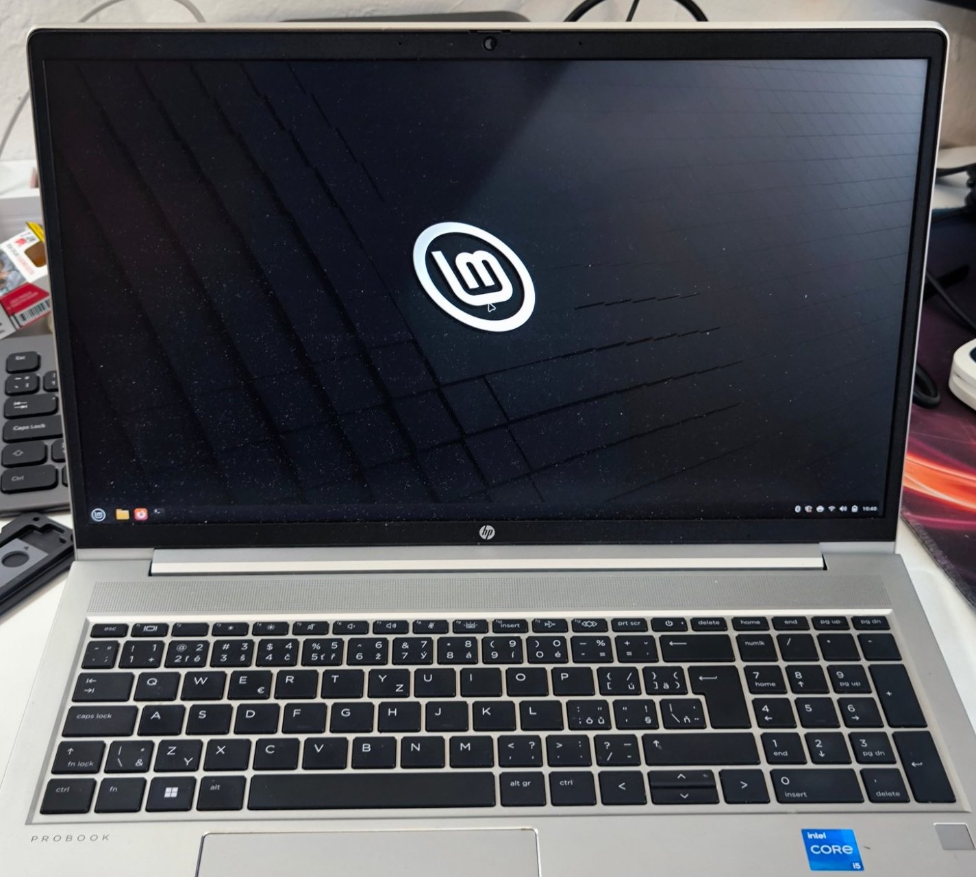 Notebook HP 450 G8 nenabehol – SSD odišiel kvôli prehrievaniu, nový disk a Windows 11, Košice 2 HP 450 G8 – servisný disk s Linuxom nabehol, chyba bola v disku
