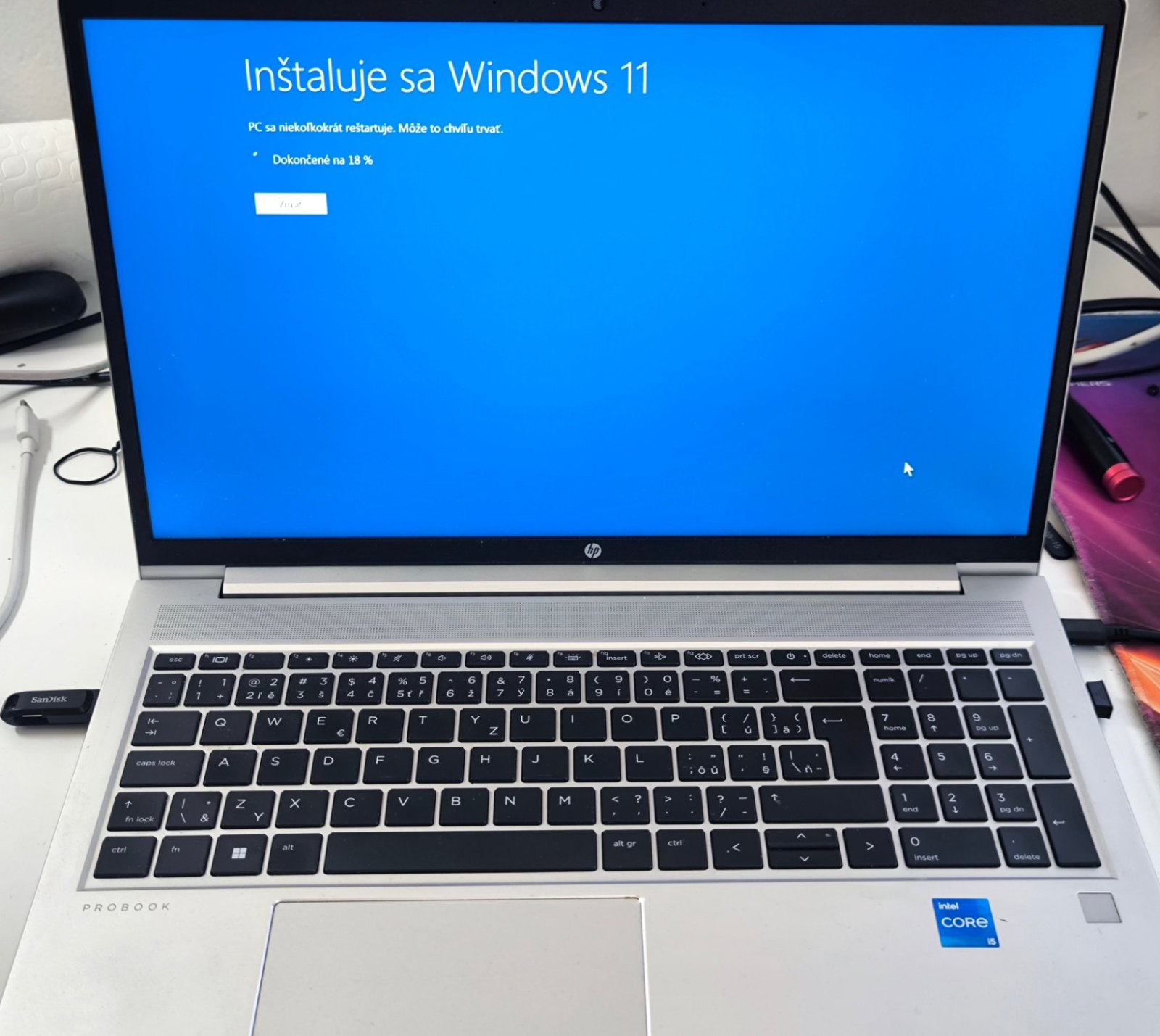 Notebook HP 450 G8 nenabehol – SSD odišiel kvôli prehrievaniu, nový disk a Windows 11, Košice 7 HP 450 G8 – inštalácia Windows 11 na nový disk