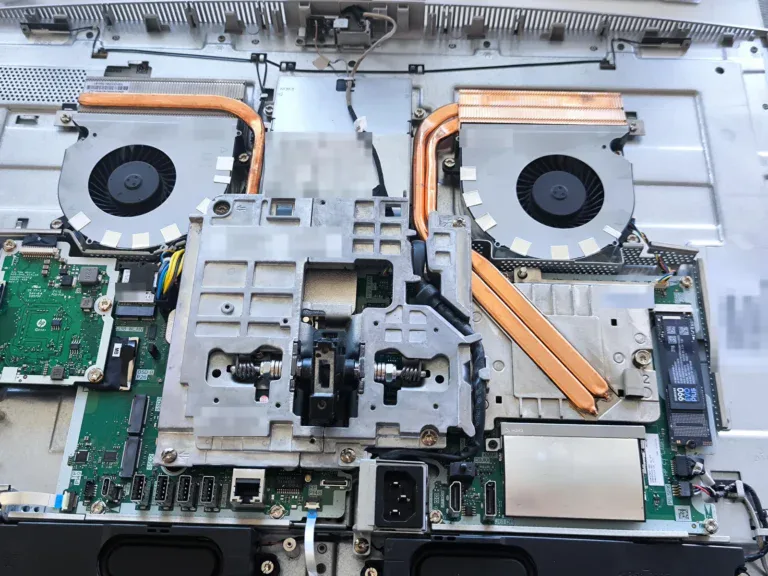 Chladenie HP All-in-One – ventilátory a heatpipe po vyčistení