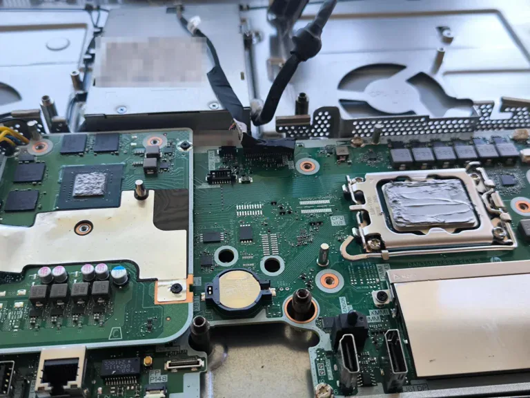Nová teplovodivá pasta na procesore a grafike HP All-in-One