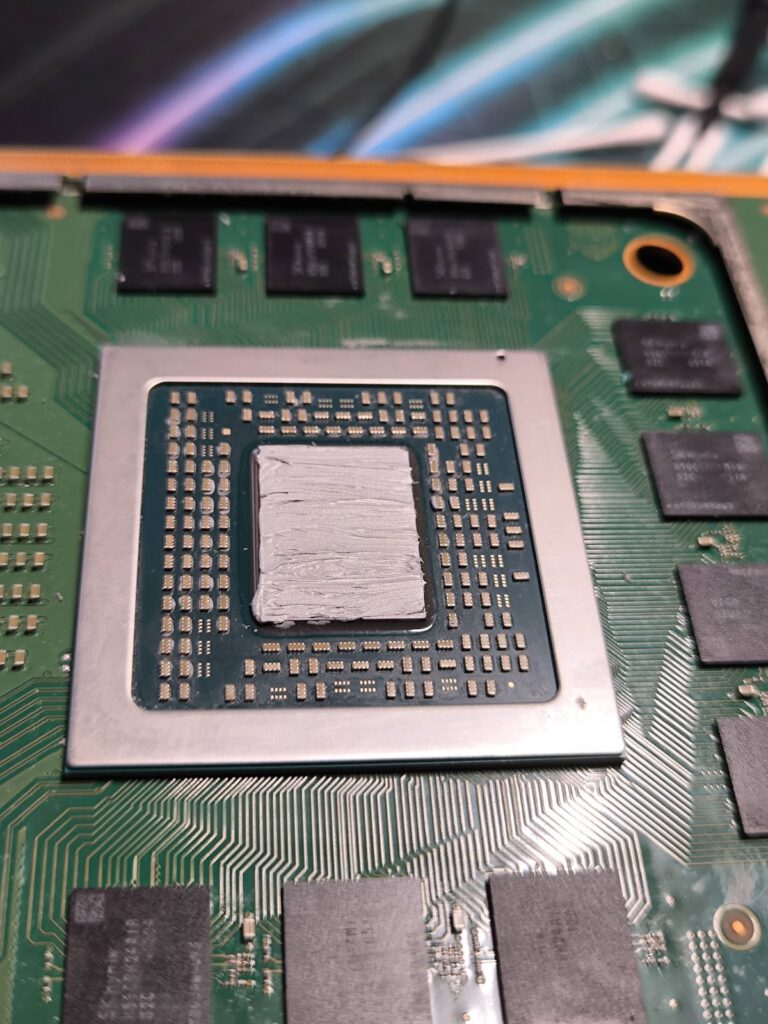 Prepastovanie Xbox Series X – uhladená nová pasta na čipe