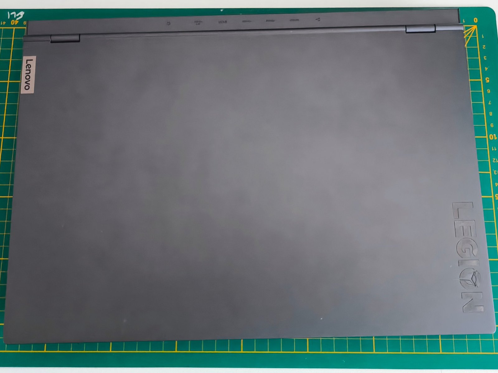 Reball CPU – Lenovo Legion 7 s reštartmi, oprava ktorú robí málokto, Košice 3 Lenovo Legion 7 – veko notebooku