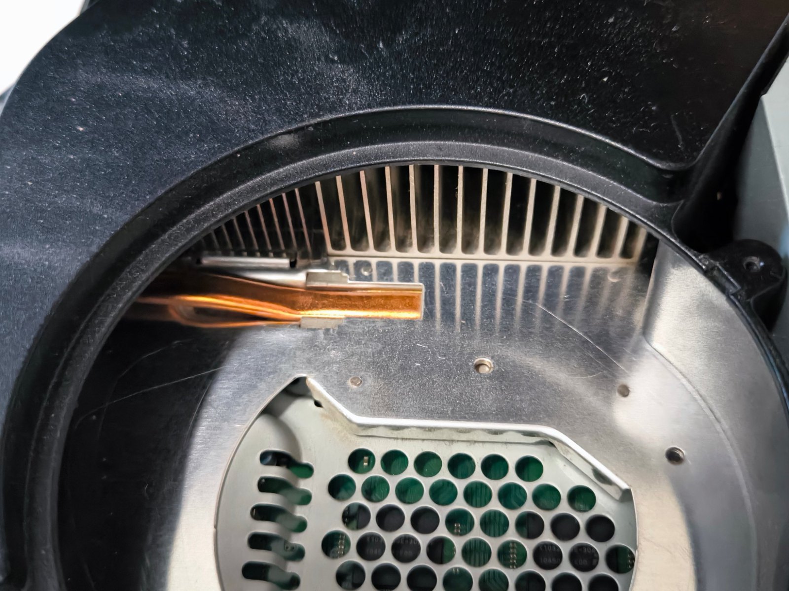 Oprava PS3 – prehrievanie a vypínanie, čistenie a nová pasta, Košice 4 PS3 ventilátor a chladič pred čistením