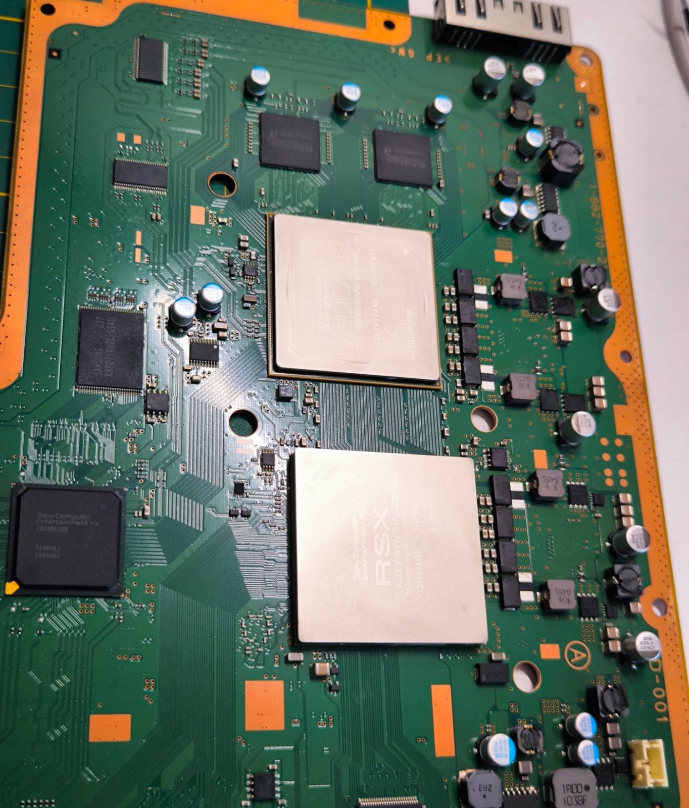 Oprava PS3 – prehrievanie a vypínanie, čistenie a nová pasta, Košice 5 PS3 čipy CPU a RSX po očistení